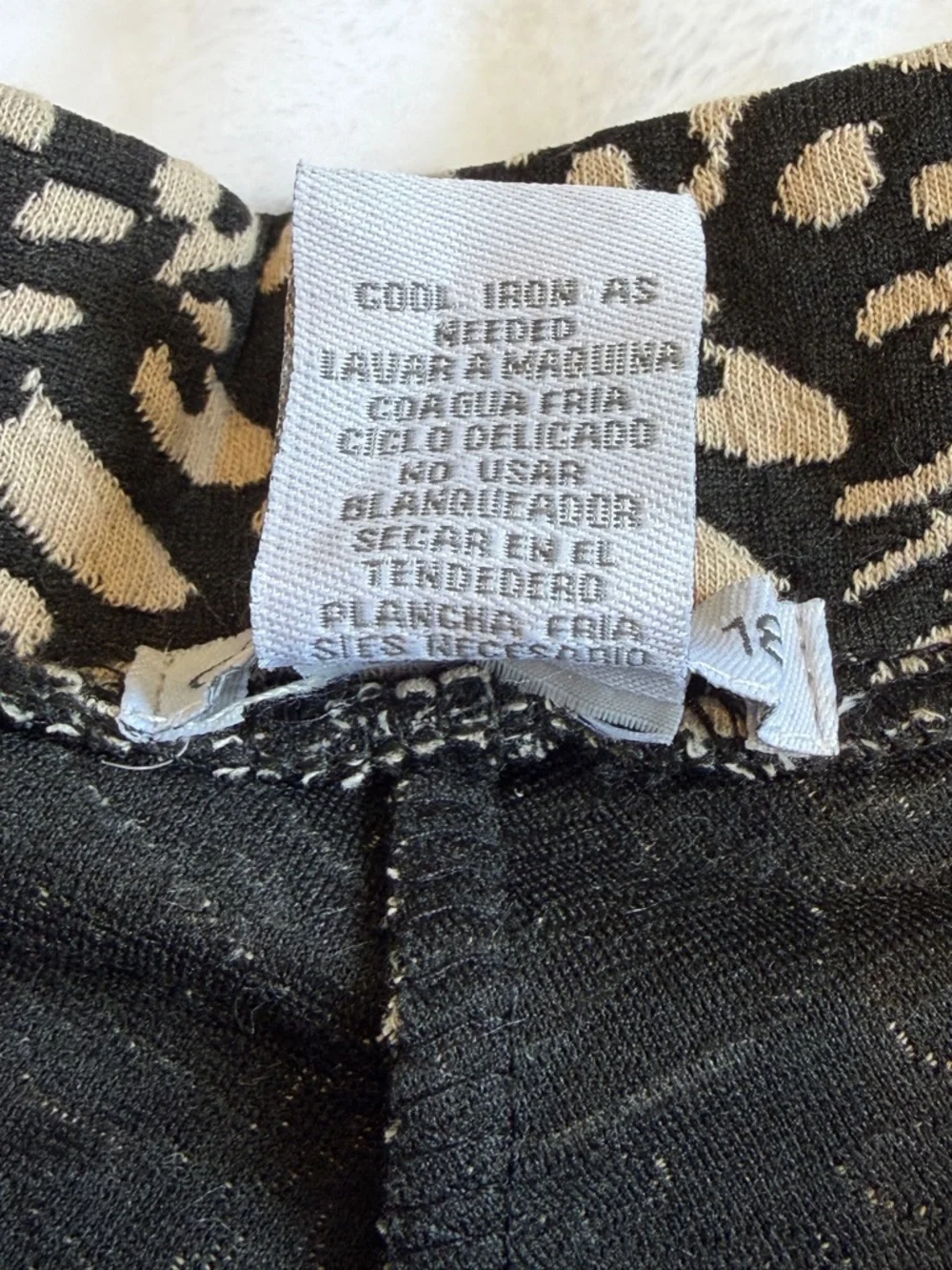 Connection 18 Women’s Black with Tan Pattern Skirt Size Large - Picture 3 of 6